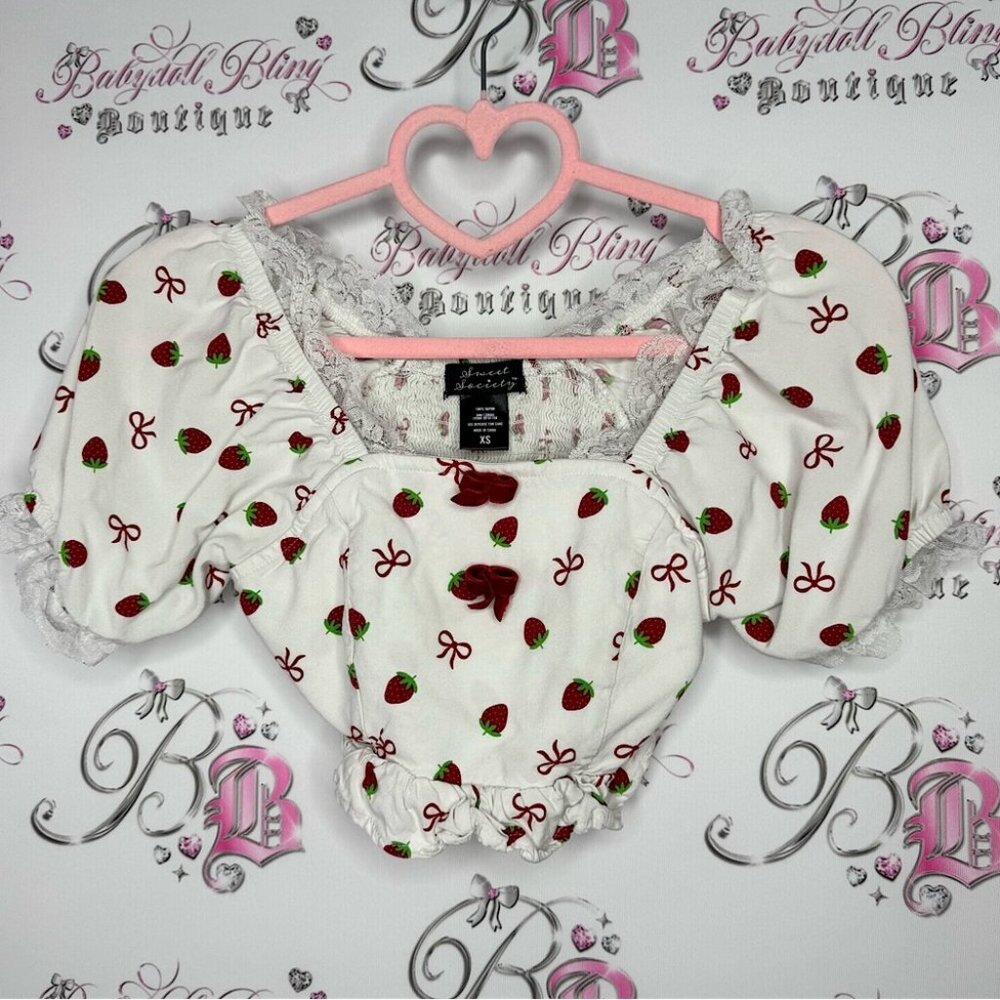 Sweet society milk maid crop top strawberries 🍓 ruffle lace puff sleeve cute